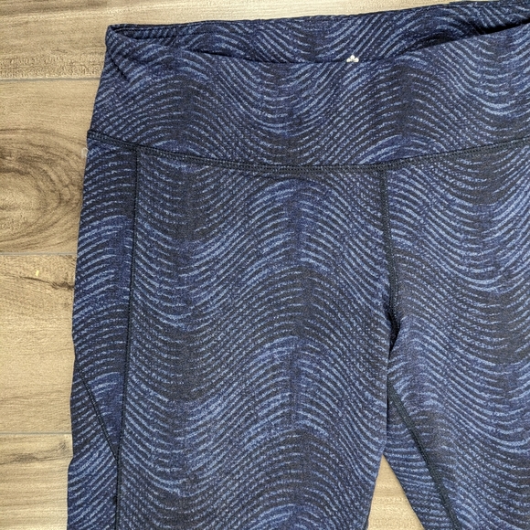 5/$25 Tuff Athletics Blue Crop Leggings Size Medium - Picture 3 of 8